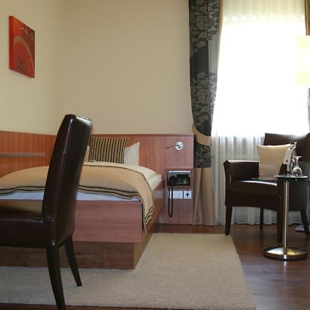 Hotel Merkur Baden-Baden Værelse billede