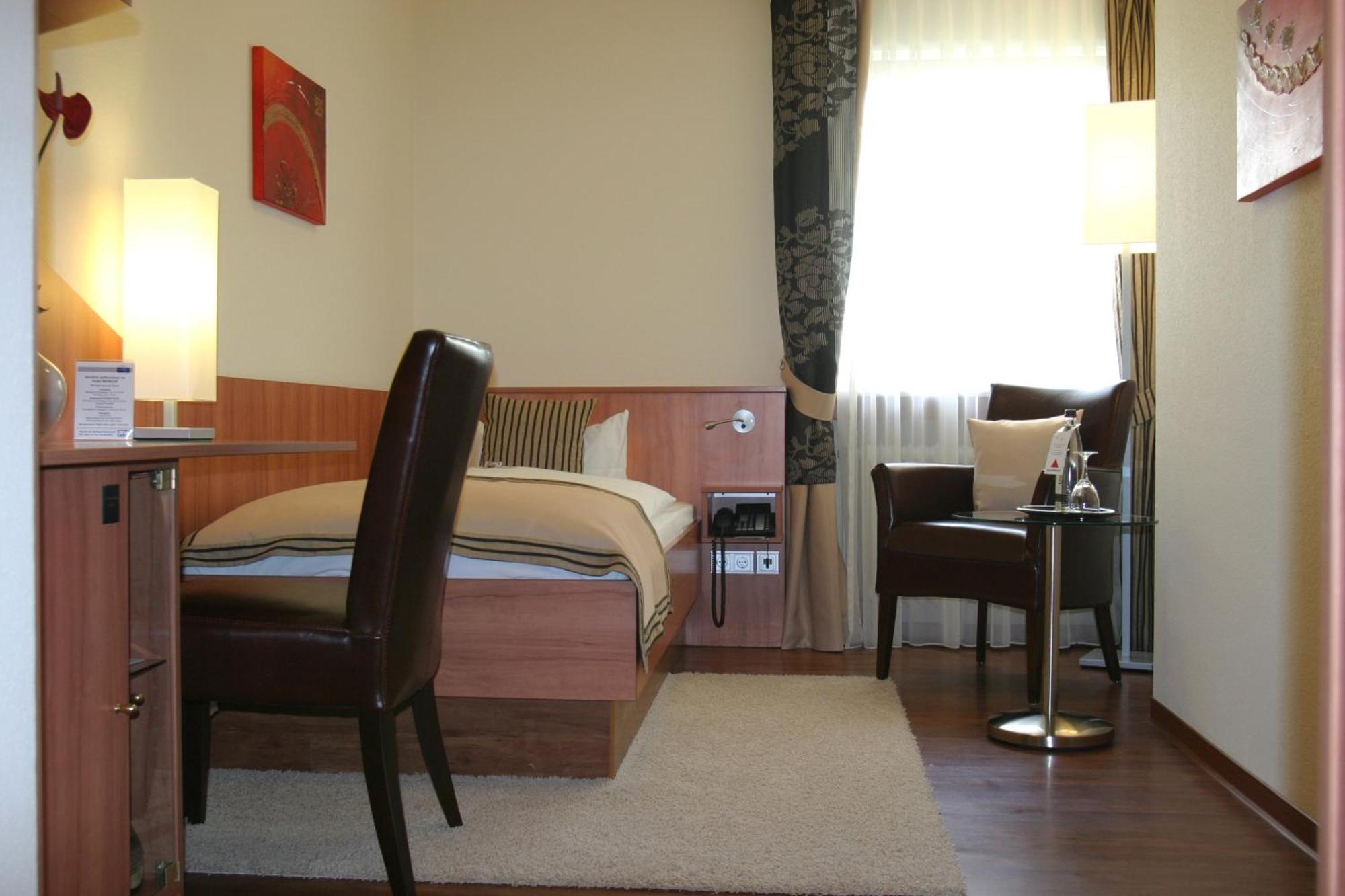 Hotel Merkur Baden-Baden Værelse billede